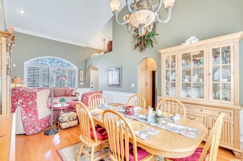 940 Johnsonway Dr, Sandy UT 84094-6346 exterior