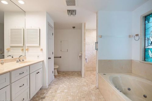 601 15 Ave, Naples FL 34102-7440 exterior