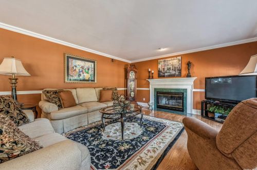 140 Hayrick Ln, Commack NY 11725-1232 exterior