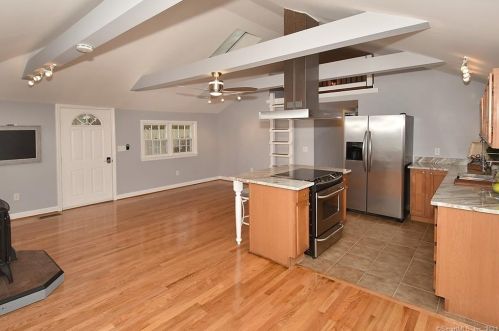 14 Lk St, Ellington CT 06029-3008 exterior