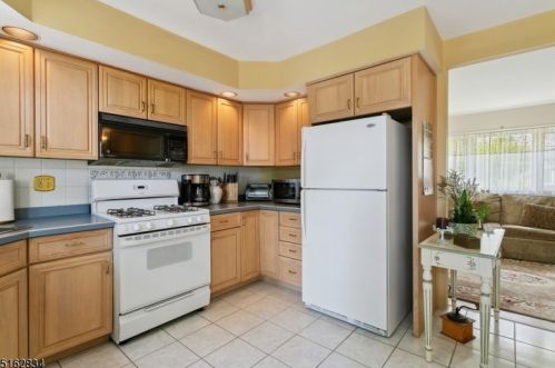 12 Laurel St, Paterson NJ 07506-1170 exterior