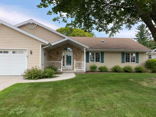 1941 Sharon Ln, Manitowoc WI 54220-1527 exterior