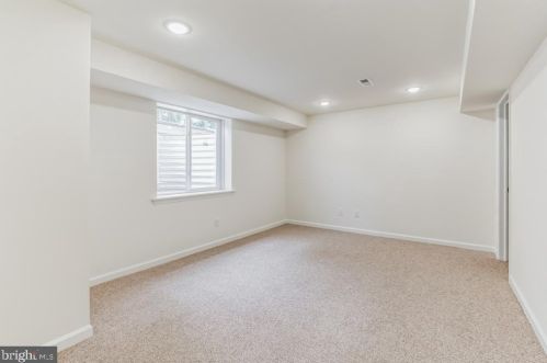 1010 West Ave, New Castle DE 19720-6233 exterior