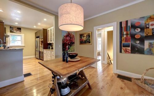 129 Rogers Ave, Milford CT 06460-6440 exterior