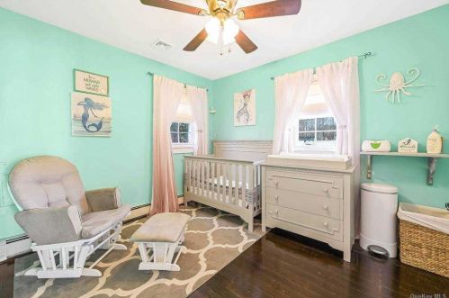 562 Walnut Ave, Bohemia NY 11716-2107 exterior