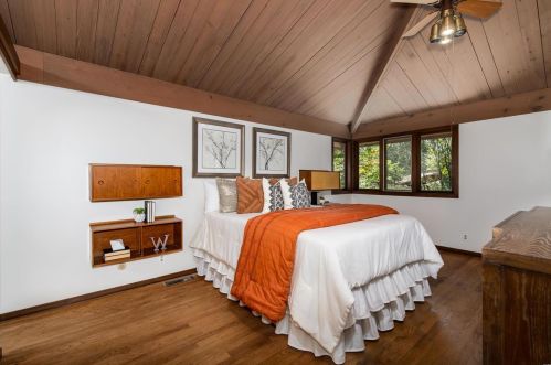 2 Sherwyn Ln, Saint Louis MO 63141-7821 exterior