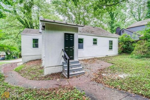 2935 Harlan Dr, Atlanta GA  30344-3705 exterior