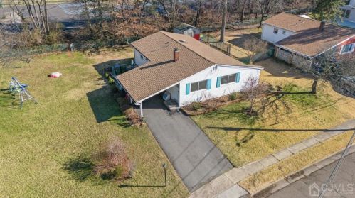 31 Bonham Dr, Edison, NJ 08837-3411