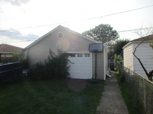 2916 76 Ct, Chicago IL 60707-3028 exterior