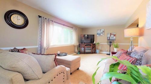 101 Grn Mnr Rd, Enfield CT 06082-4112 exterior