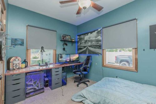 1370 Walnut Ave, Bohemia NY 11716-2110 exterior