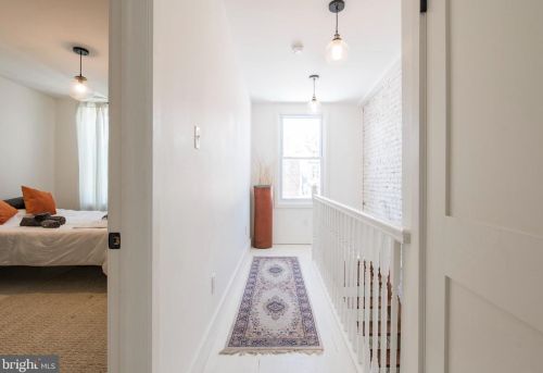 2026 Howard St, Philadelphia PA 19148-3334 exterior