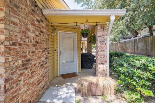 1601 Faro Dr, Austin TX  78741-3200 exterior