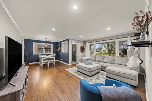 766 Parkside Ave, Elmhurst IL  60126-4811 exterior