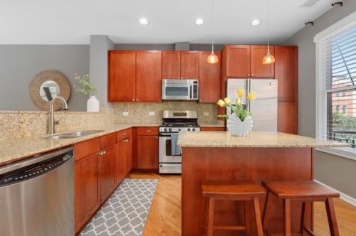 648 Oak St, Chicago IL  60610-7298 exterior