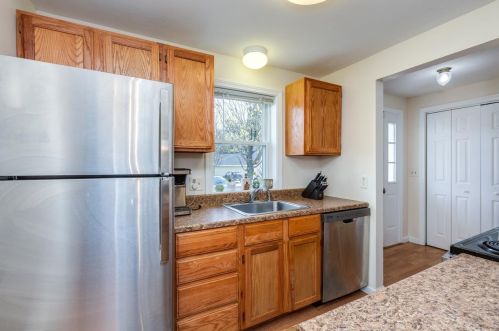 49 Bluffs Dr, Concord NH  03303-1579 exterior