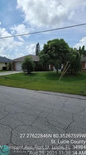 266 Crescent Ave, Fort Pierce, FL 34984-4313