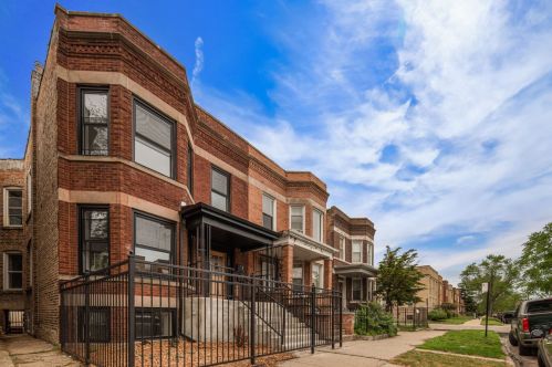 6804 Champlain Ave, Chicago IL 60637-4115 exterior