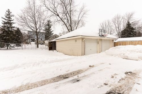 905 Tappan St, Bull Valley IL 60098-2451 exterior