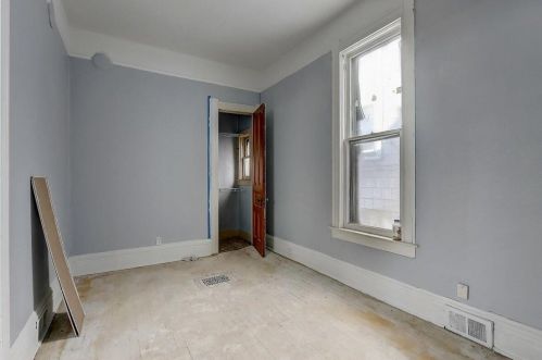 2443 Oakland Ave, Milwaukee WI  53211-4335 exterior