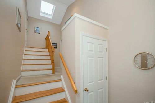 108 Rdg Rd, Valley Cottage NY 10989-2465 exterior