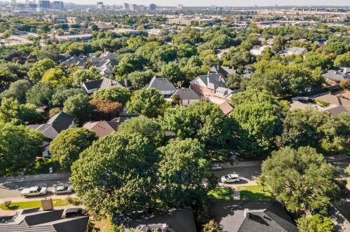 8911 Clayco, Dallas TX 75243-6362 exterior