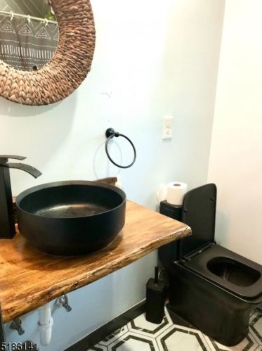 5 Bucknell Trl, Hopatcong NJ  07843-1760 exterior