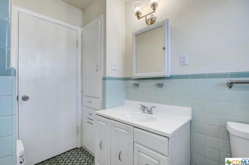 231 Savannah Dr, San Antonio TX 78213-3446 exterior