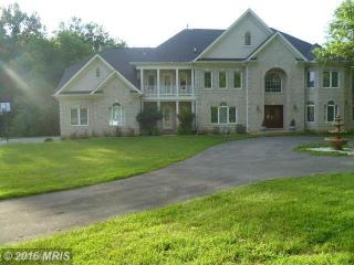 10323 Oaklyn Dr, Rockville MD  20854-3932 exterior