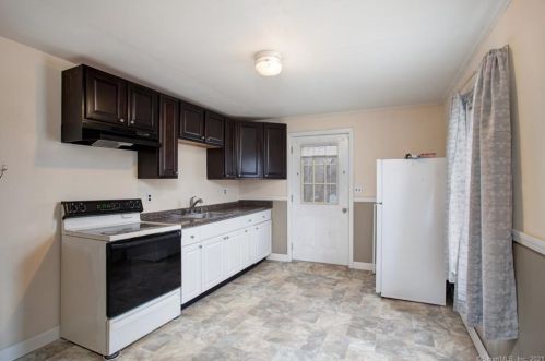 90 Smt St, Manchester CT 06040-4263 exterior