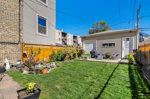 4047 Drake Ave, Chicago IL 60659-3207 exterior