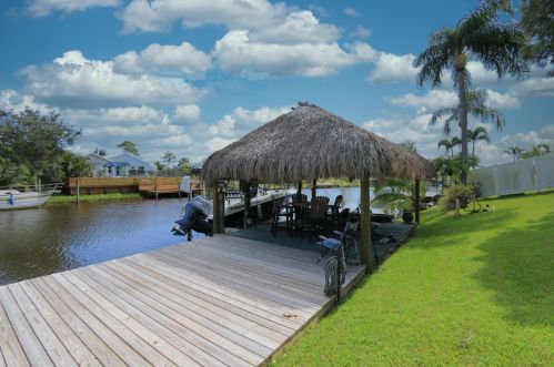 727 Calmoso Dr, Fort Pierce FL 34983-2208 exterior