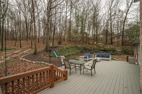 11070 Rambling Oaks Dr, Saint Louis MO 63128-2036 exterior