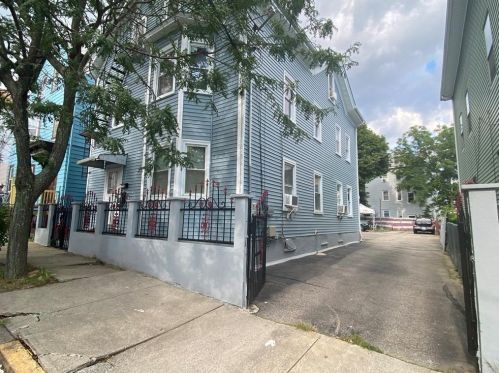 42 Joslin St, Providence, RI 02909-2502