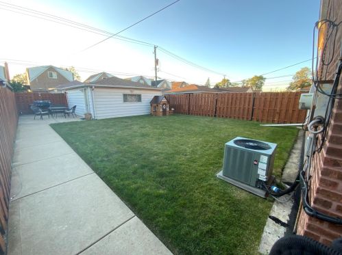 11032 Avenue, Chicago IL  60617-6933 exterior