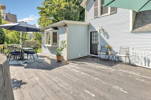 143 St, Seymour CT 06483-2910 exterior