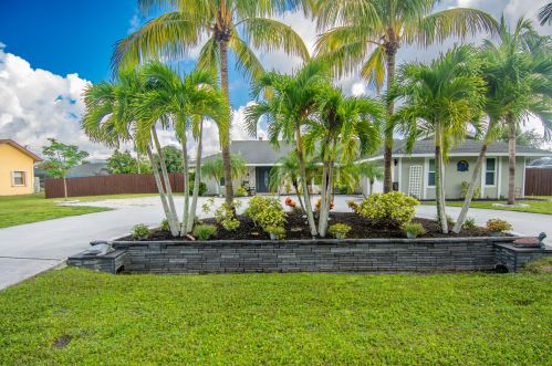 2471 Shell Ave, Fort Pierce FL  34952-6857 exterior