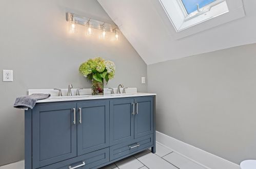 4305 Farwell Ave, Milwaukee WI  53211-1758 exterior