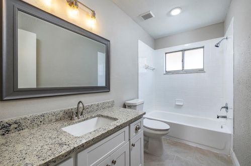 7044 Hollowell Dr, Tampa FL  33634-1089 exterior