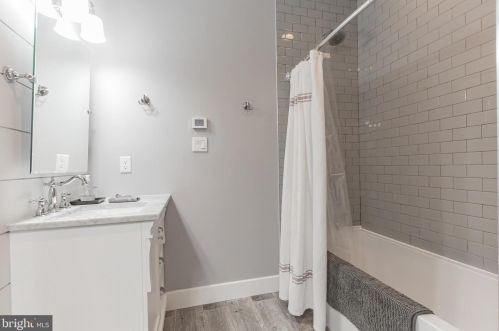 219 Green St, Philadelphia PA 19123-3314 exterior