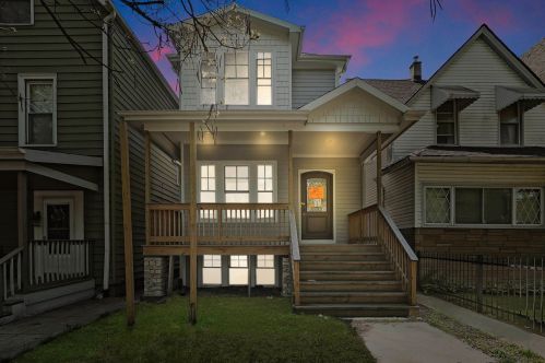 1847 Warner Ave, Chicago, IL 60613-1822