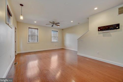 985 6th St, Philadelphia PA  19123-1405 exterior