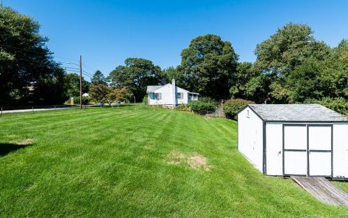 67 Park Avenue Ext, Uncasville, CT 06382-1817