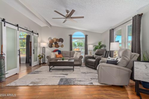 8936 Lakeview Dr, Chandler AZ 85248-6917 exterior