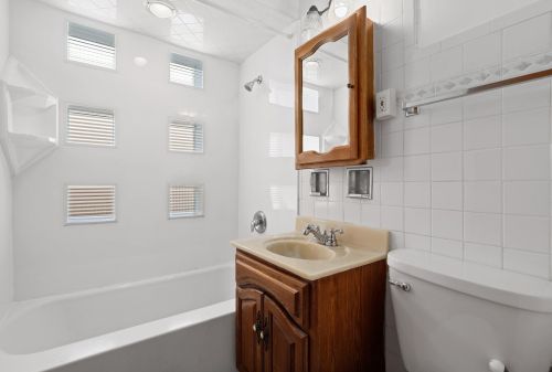 5655 Kenneth Ave, Chicago IL 60646-5907 exterior