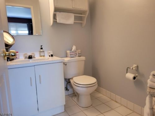 15 Lapis Cir, Town Center NJ 07052-2160 exterior