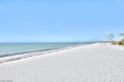 828 Wiggins Pass Rd, Naples FL 34110-6107 exterior