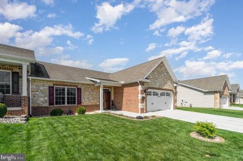 31 Stedtle Ave, Littlestown, PA 17340-1161