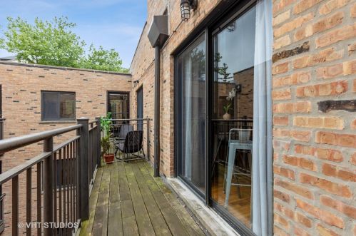 711 Melrose St, Chicago IL  60657-3448 exterior