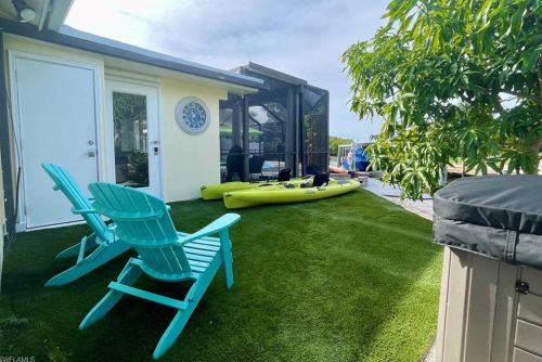 2120 Sandpiper St, Naples FL 34102-1505 exterior